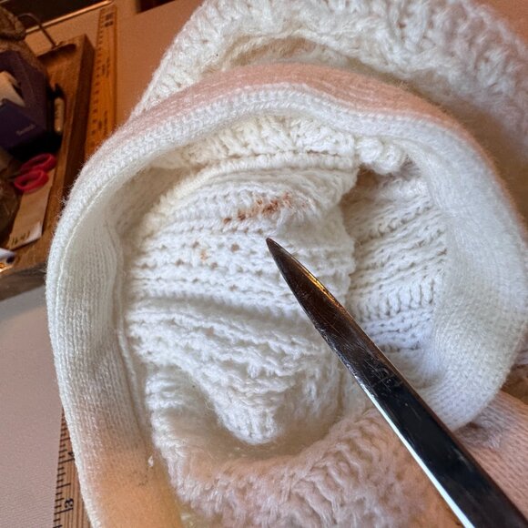 VTG Crochet Poncho Cardigan Sweater Cape OSFM White Fringe 70s Boho Grandma - Picture 7 of 7